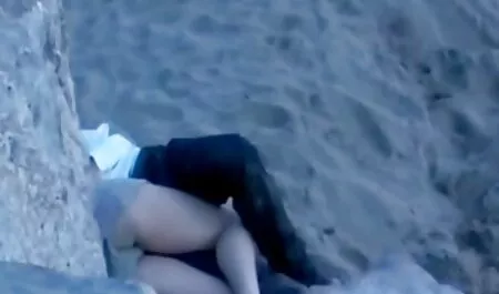 ג ' ודית ליד סרטים לצפייה ישירה סק הבריכה.