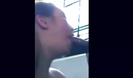 זונה קטנונית לשים על אחד סקס לצפיה חינם דמות אנימה ולדפוק את עצמה עם מכונית חשמלית