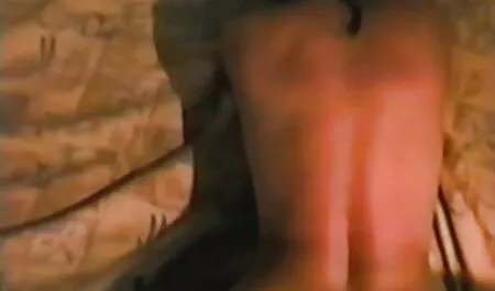 הזקן עם הכובע ומקל בידיו משתגע כאשר אדם עובר התחיל לקרוע את אחיינו צפייה ישירה סרטי סקס בפה איתו.