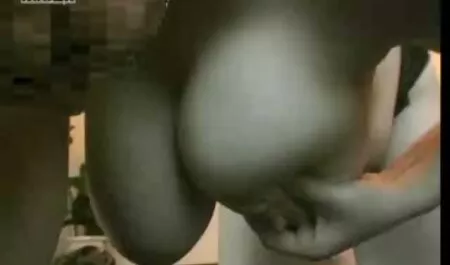 היא גורמת למלצר סרטי סקס לצפיה מידית למצוץ ע 