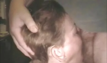 יקטרינה רדניקובה רצה על פני השדה עירומה לאיש סרטים לצפייה ישירה פורנו כפר ותפסה אותו בחברים נופלים.