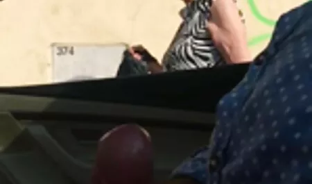 נשים אוזבקיות בשרניות עם חזה גדול סקס חינם לצפייה ושעירות שסופגות בזהירות את הפין עם הפה.
