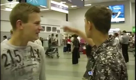 ברנדה סרטי פורנו לצפיה בחינם ג ' יימס מזיינת את החברה שלה, אמילי קיי.