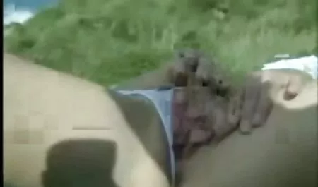 שים סרט כחול לצפיה חינם פין קטן של חזיר גולף ותתחיל לירות בטלפון שלך מאחור.