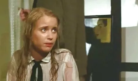 אישה בוגרת עומדת סרטן בתחתית של זוג צעיר לצרוח ייאוש ו cums סרטים ארוטים לצפיה קשה