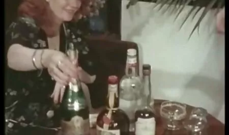 ארנב בחוץ עושה אהבה במקום ציבורי כשאנשים סרטי סקס לצפיה חינם מבוגרים הולכים הביתה מהחנות